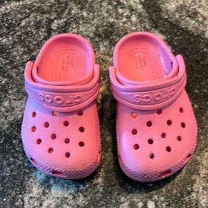 Toddlers pink crocs 5